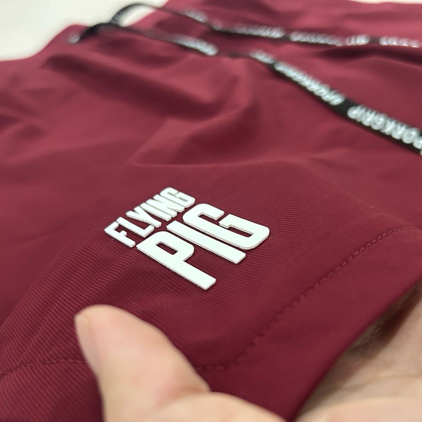Short deportivo Fly Burdeos
