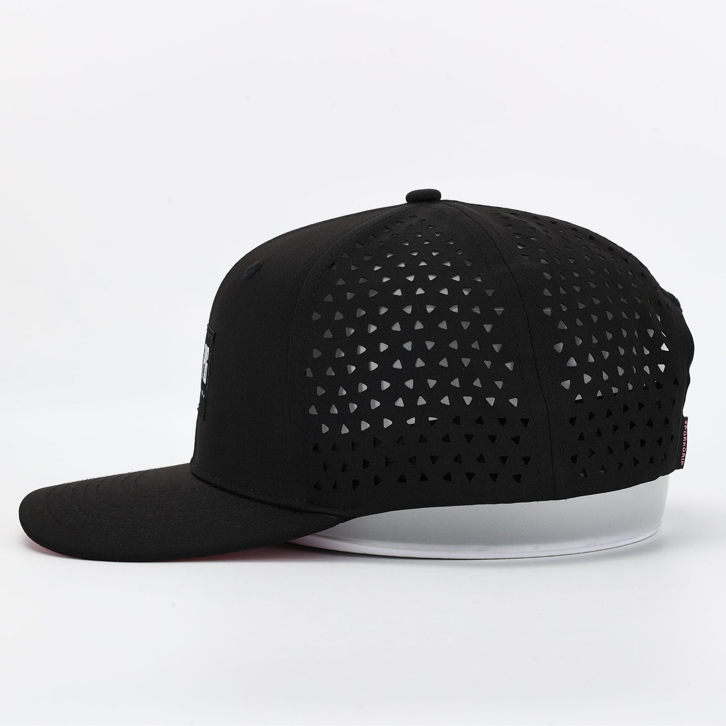 gorra negra para hacer deporte ventilada modelo hiphop de la marca flying pig