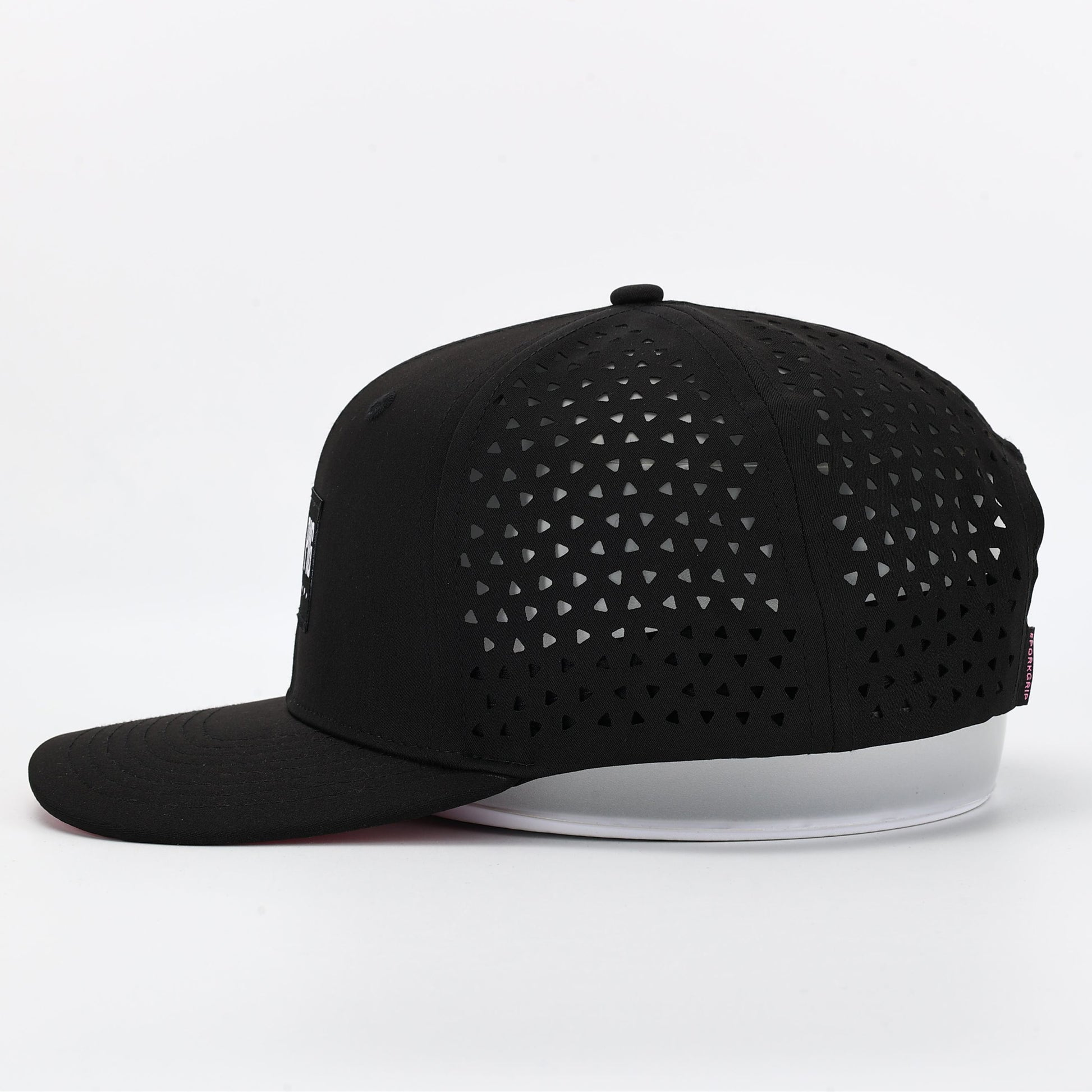 gorra negra para hacer deporte ventilada modelo hiphop de la marca flying pig